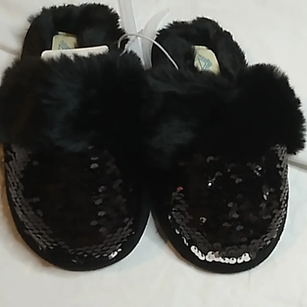 Girls Slippers size 12 / 13 black with boa and sequence that turns silver. NWT